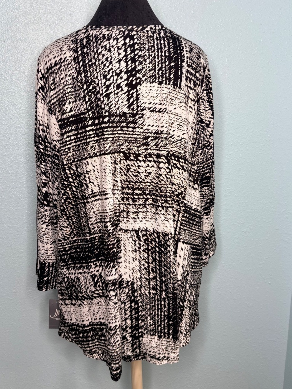 NEW JM Collection Plus Size Blouse - Picture 3 of 11